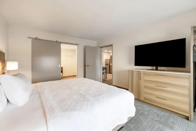 Suite, King Bed, Home2 Suites by Hilton Madison East, WI 5/10