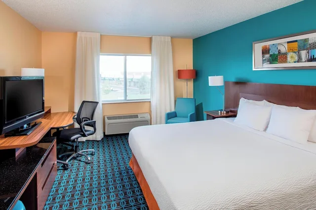 غرفة بسرير كينج لذوي الإعاقة، Fairfield Inn Suites Cheyenne 1/3