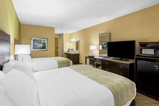 Room, 2 Queen Beds, Best Western Gaylord 1/5