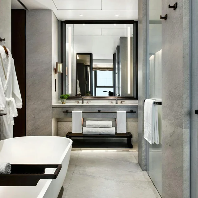 Deluxe, King Bed, City View, The St. Regis Hong Kong 4/6