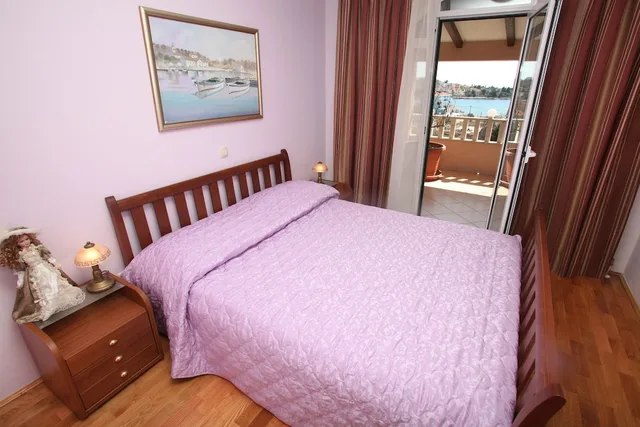 شقة حصرية بسريرين كوين بشرفة بغرفتي نوم، VILLA SUN 1/3