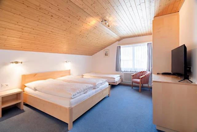 غرفة ثلاثية، Hotel Parnass 2/9
