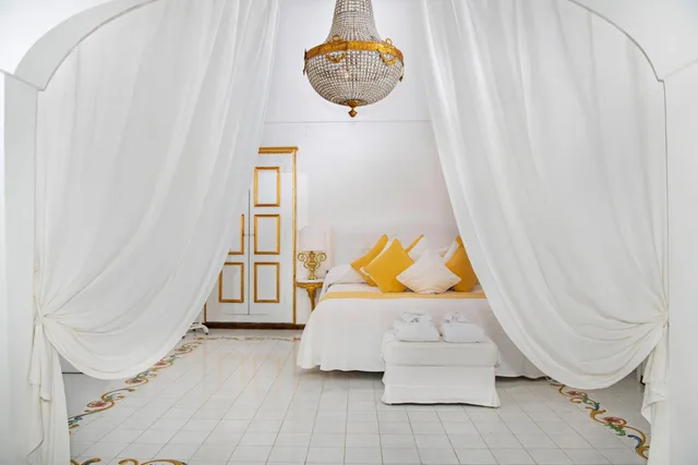 جناح بسرير كينج بإطلالة على البحر بشرفة، Villa Yiara 1/6
