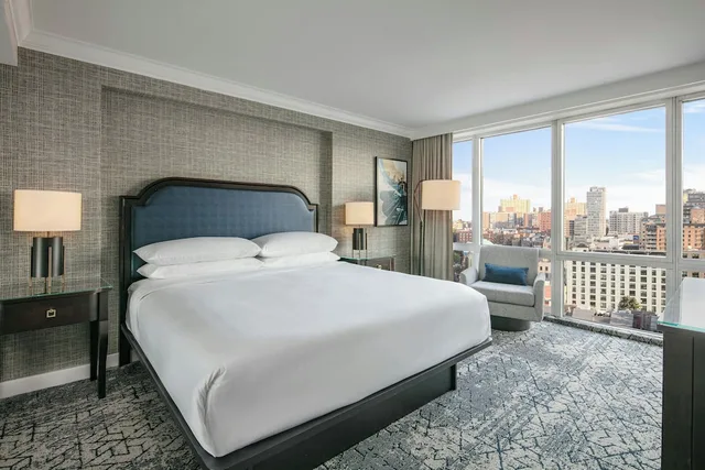 غرفة بسرير كينج لذوي الإعاقة، Sheraton LaGuardia East Hotel 3/5