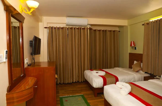 غرفة ديلوكس بسرير مزدوج وسرير فردي بإطلالة على الجبل بغرفتي نوم، Hotel Guru 3/3