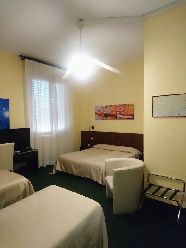 غرفة رباعية بسرير مزدوج وسريرين منفصلين، Giappone Inn Parking Hotel 3/10