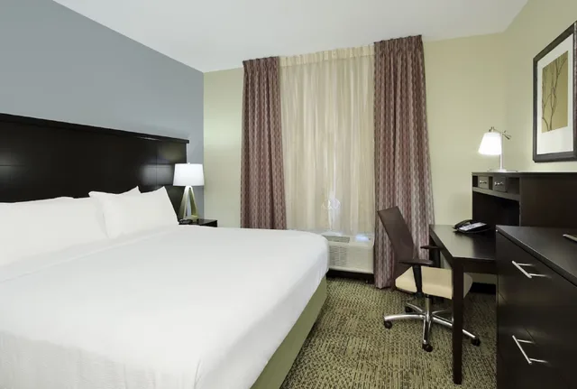 جناح بسرير كينج بغرفة نوم واحدة لذوي الإعاقة، STAYBRIDGE SUITES HOUSTON - MEDICAL CENTER 1/3
