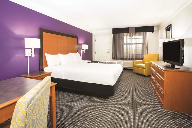 غرفة ديلوكس بسرير كينج، La Quinta Inn by Wyndham Denver Westminster 1/7