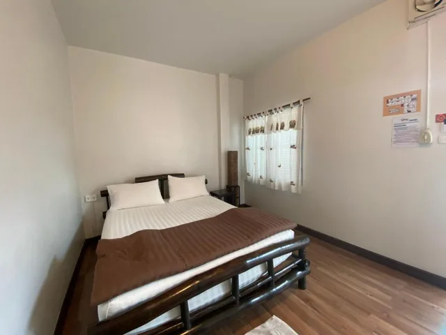 غرفة بسرير مزدوج بحمام مشترك، Lamphu House Bangkok 1/3