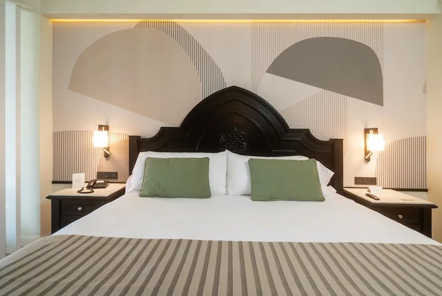 جناح جونيور بسريرين مزدوجين بإطلالة جزئية على البحر، RIU Palace Pacifico - Adults Only - All Inclusive 2/4
