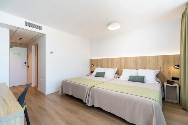 Room, Triple, 2 Double Beds, Ohtels Carabela Beach And Golf Hotel 2/6