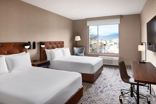 غرفة بسريرين كوين بإطلالة على المدينة، Four Points by Sheraton Penticton at the Convention Centre 1/3