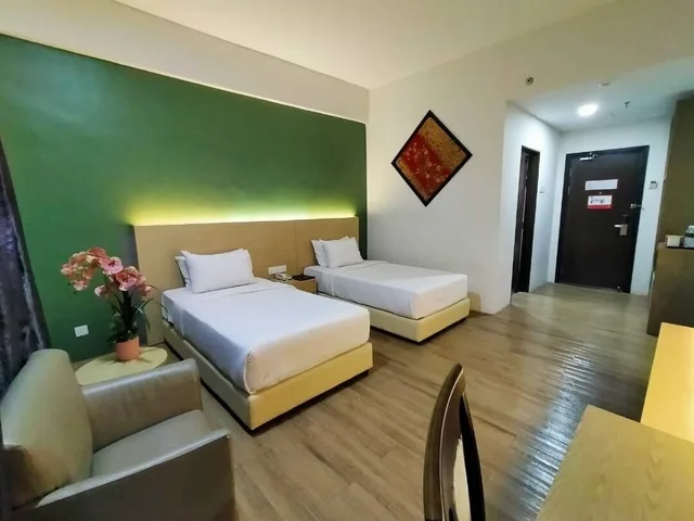 غرفة سوبيريور بسريرين منفصلين، Kingston Hotel 25 at Summit Signature Batu Pahat 2/3