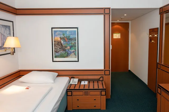 غرفة قياسية مفردة، Amadeus Frankfurt 8/10