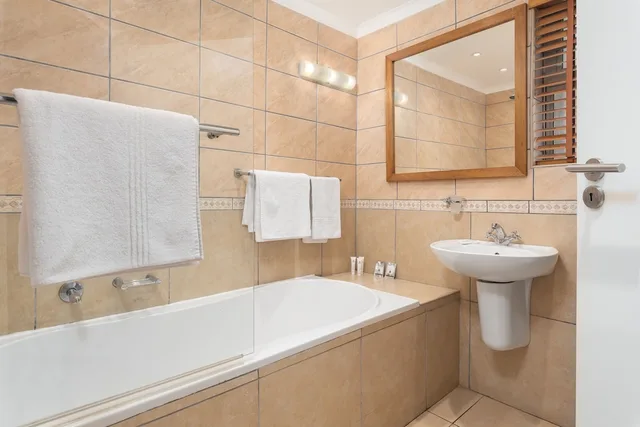 2 Bedrooms, Superior, Chalet, King and Twin Beds, Port Owen Marina 3/3