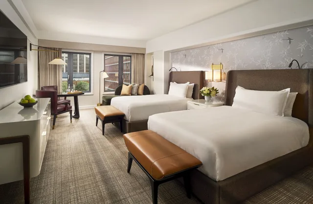 غرفة بريميير ديلوكس بسريرين مزدوجين، Mandarin Oriental Boston 1/3