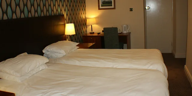 غرفة بسريرين منفصلين، The Cross Hands Hotel 1/1