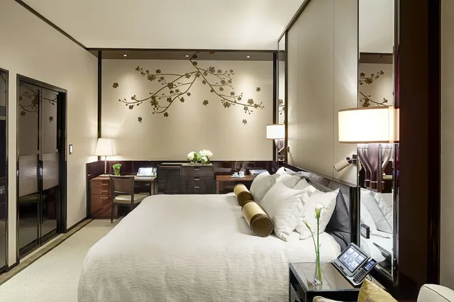 غرفة ديلوكس بسرير كينج، The Peninsula Hong Kong 1/11