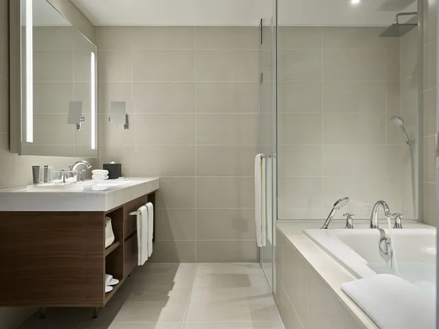 Luxury, Suite, King Bed, Side Pool View، Grand Josun Jeju 8/8