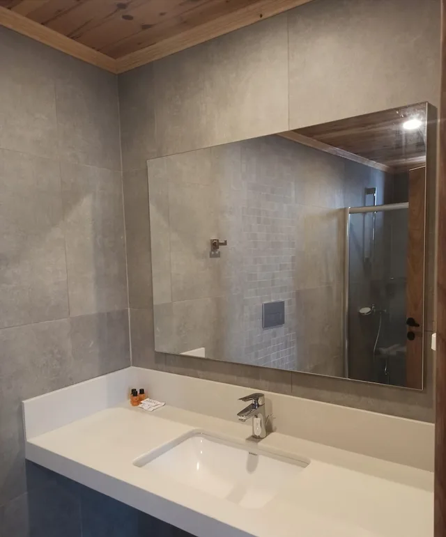 غرفة بانورامية ثلاثية بسرير مزدوج وسرير فردي، Ayder Koru Otel 1/1