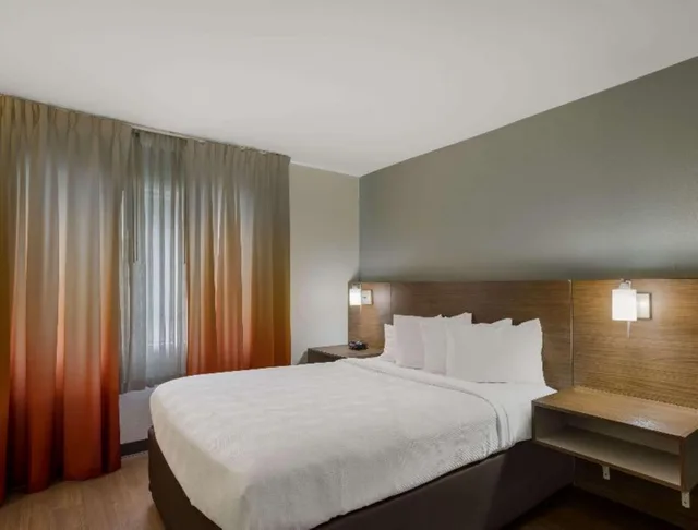 غرفة بسرير كوين، MainStay Suites Savannah Midtown 2/5