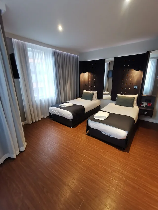 غرفة بسريرين منفصلين لذوي الإعاقة، Point A Hotel Paddington 4/10