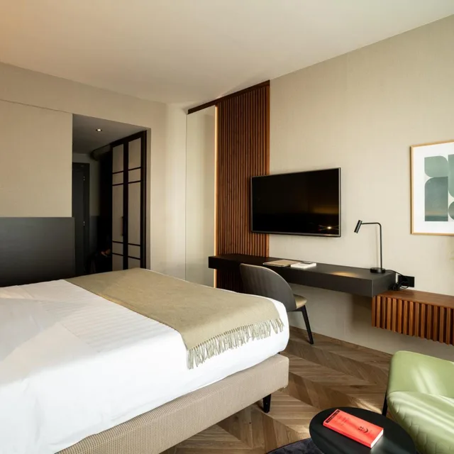 Superior, Double Bed, Litta Palace 4/8