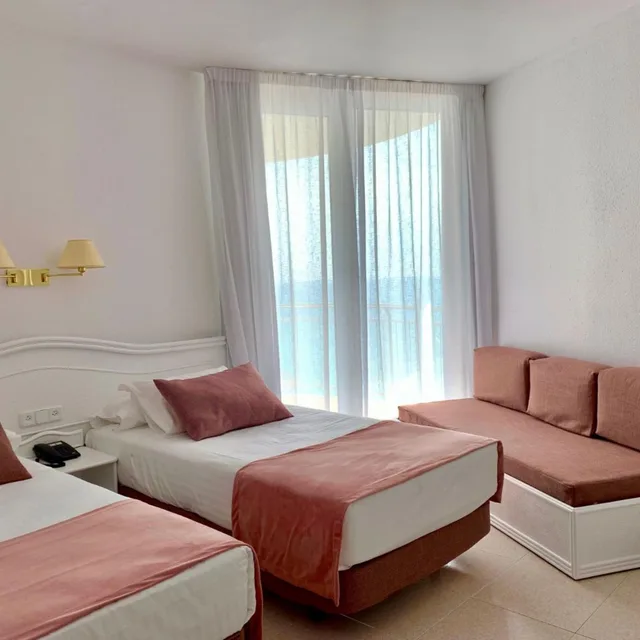 Classic, Double Bed, Lateral Side Sea View, Balcony، Hotel Aromar 3/6