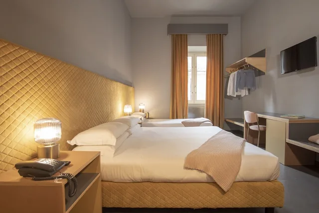 غرفة ثلاثية، Milani Hotel 6/10