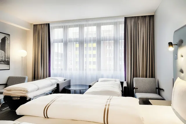 Standard, Quadruple, 2 Murphy Beds, Queen Bed, Premier Inn Cologne City Mediapark Hotel 6/8