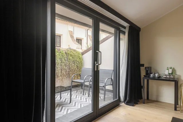 غرفة سوبيريور بسرير كينج بإطلالة على المدينة بشرفة، Roma Luxus Hotel 8/9