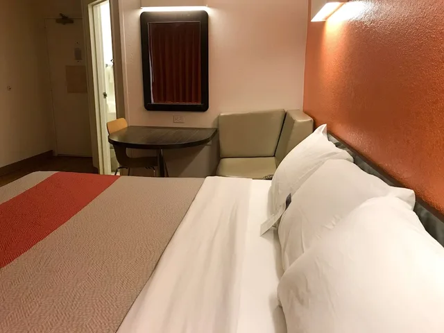 1 King Bed - Suite, Non-Smoking, Micfridge، Motel6 Buttonwillow, CA - Central 2/5