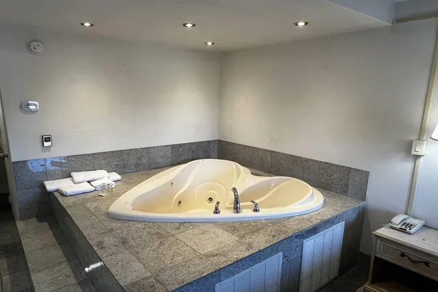 غرفة بسرير كوين، Travelodge by Wyndham Parsippany 2/3