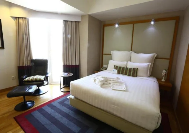 استوديو بسرير كينج مع أريكة، Avari Towers 1/3