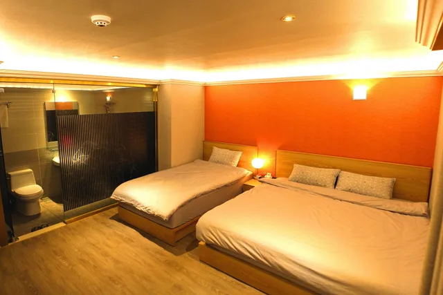 غرفة ديلوكس عائلية بسرير مزدوج وسرير فردي، Jeju Sejong Hotel 2/3