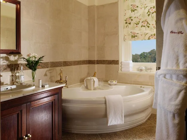 جناح جونيور بسرير مزدوج، Ashdown Park Hotel And Country Club 4/4