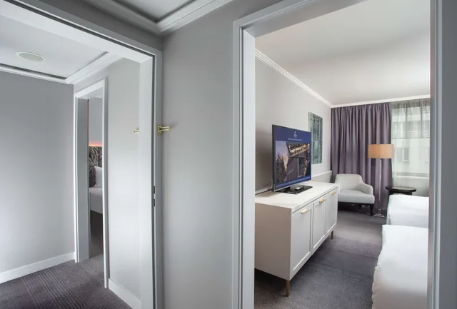 Connecting, Family, King Bed, Hilton Prague Old Town 4/5
