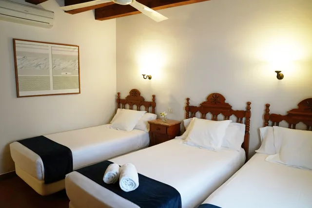 غرفة ثلاثية بسرير مزدوج وسرير فردي، Hotel Medium Renaixenca 2/6
