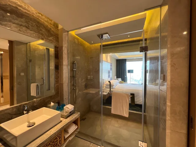 غرفة ديلوكس بسرير كينج، Renaissance Dhaka Gulshan Hotel 8/10