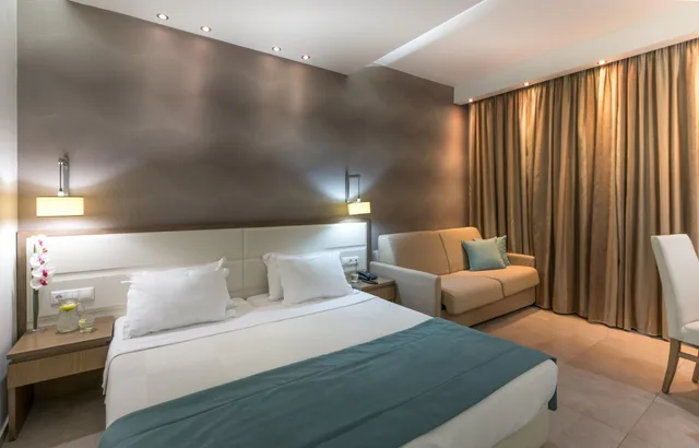 غرفة بسرير مزدوج بإطلالة على البحر، Cosmopolitan Hotel And Spa 5/10