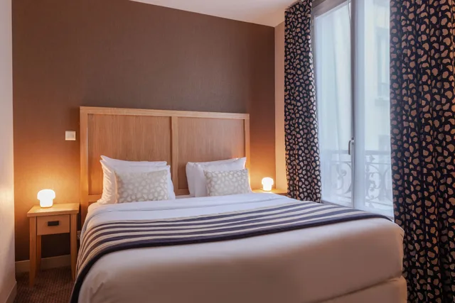Room, Double Bed, Hotel 29 Lepic 1/4