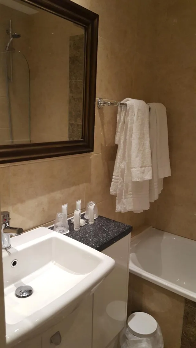 غرفة قياسية ثلاثية، Barons Court Hotel Walsall 8/9