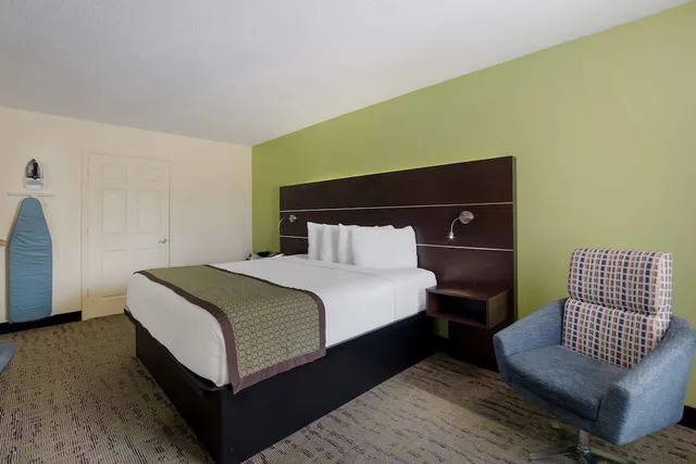 غرفة قياسية بسرير كينج لذوي الإعاقة، SureStay Hotel by Best Western Manning 1/4