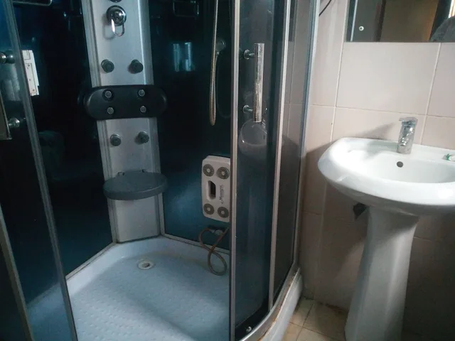 جناح رئاسي بسرير كوين، Peak Court Hotels 2/2