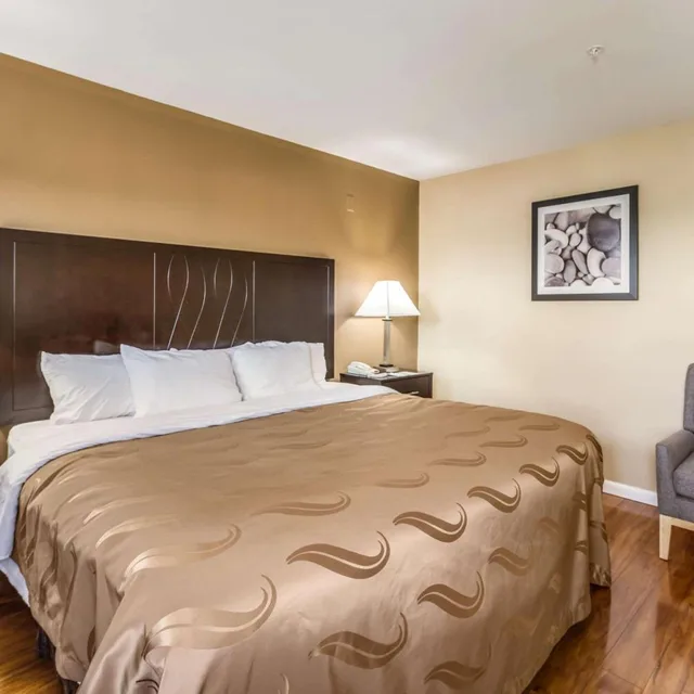 غرفة كبيرة بسرير كوين، Quality Inn Cle Elum-Ellensburg 1/2