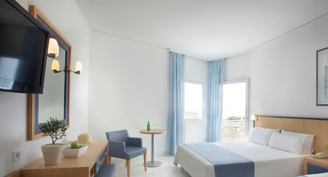 Room, Queen Bed, Partial Sea View, Sofa, Atlantica Ocean Beach Resort 9/10