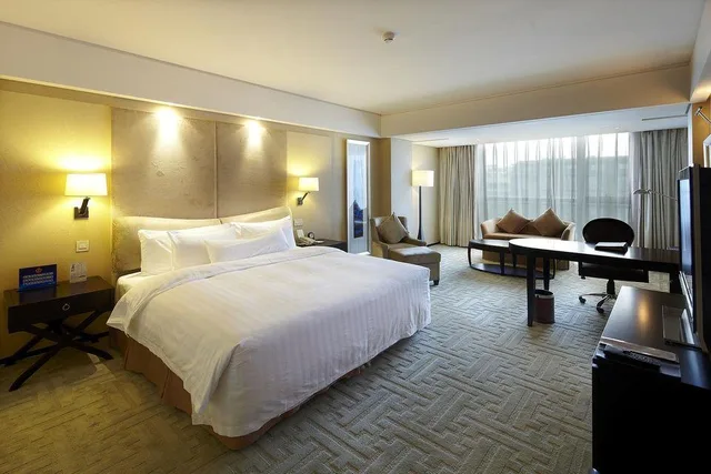 غرفة غراند ديلوكس بسرير كينج، The Lakeview Hotel 2/2
