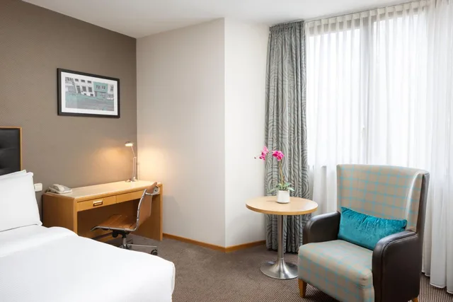 غرفة سوبيريور بسرير كينج وسرير كوين، DoubleTree by Hilton Luxembourg 3/10