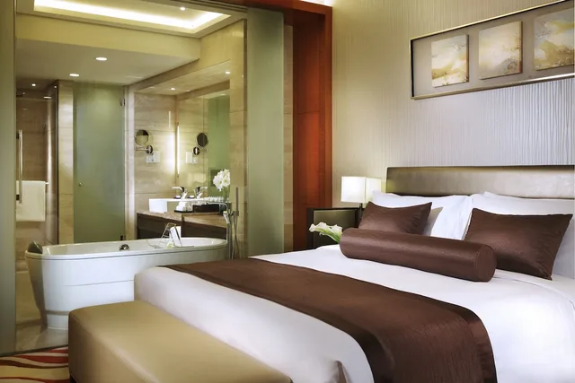 غرفة كلاسيكية بسرير كينج لذوي الإعاقة، InterContinental Hangzhou 1/2