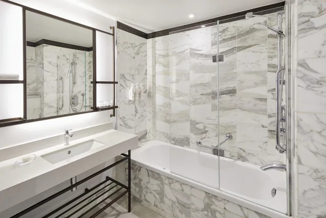 Grosvenor, Superior, Family, 2 Double Beds, Square View، Marriott London Hotel Grosvenor Square 4/7